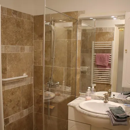 Mmm Soiree Etape לינה וארוחת בוקר 3*