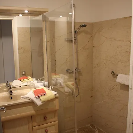 Mmm Soiree Etape לינה וארוחת בוקר 3*